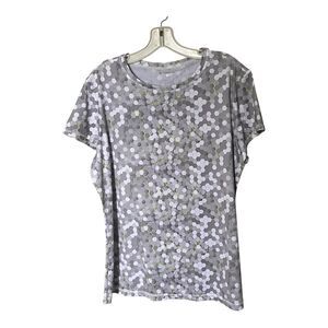 Sofibella Short Sleeve Fitted Athletic Shirt in Techno Print (Gray) Size 1X